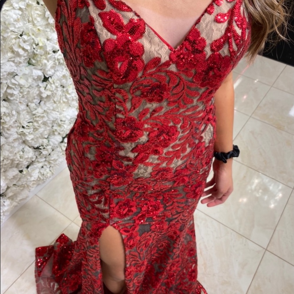 Beautiful red dress , brand new , size 2 - Picture 3 of 4
